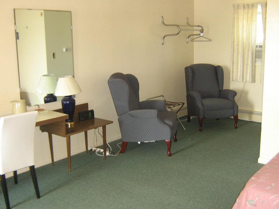 Brevort Chapel Hill Motel חדר תמונה