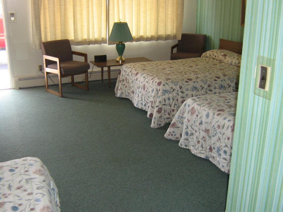 Brevort Chapel Hill Motel חדר תמונה