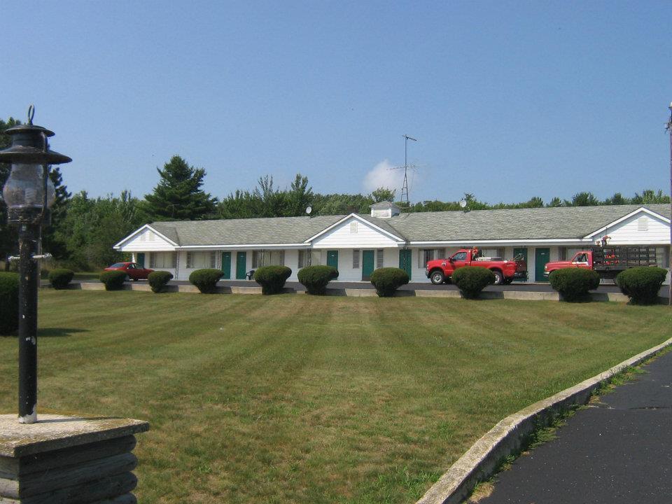 Brevort Chapel Hill Motel מראה חיצוני תמונה