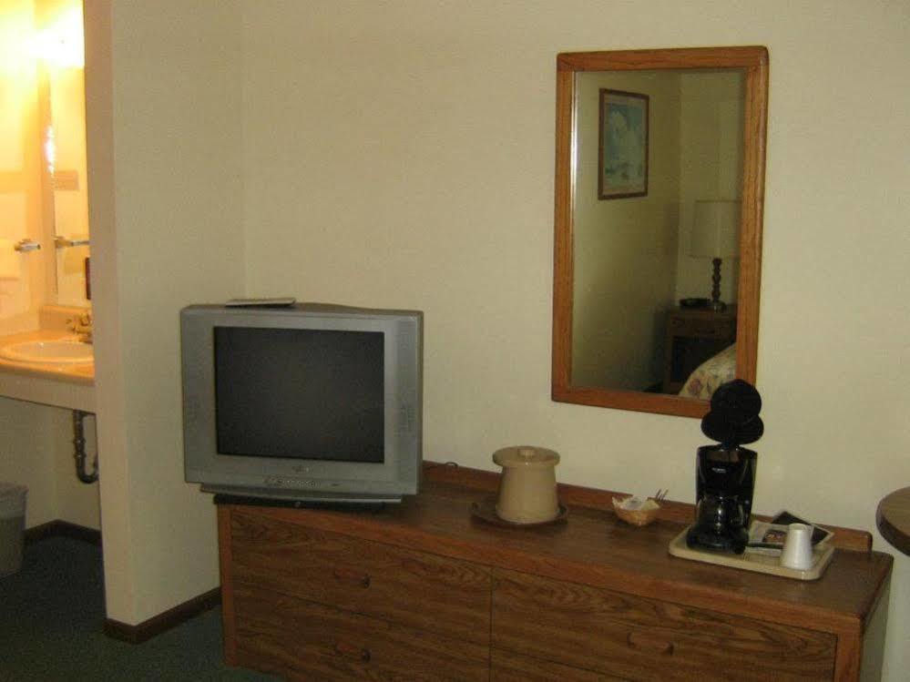 Brevort Chapel Hill Motel מראה חיצוני תמונה